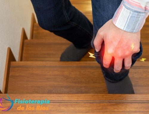 ¿Por qué crujen las rodillas al subir escaleras?